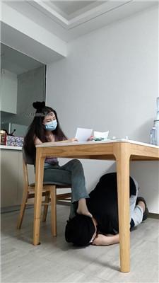 【御妍】素人S-原味短丝桌底伺候【四视角版】 JS240710-9