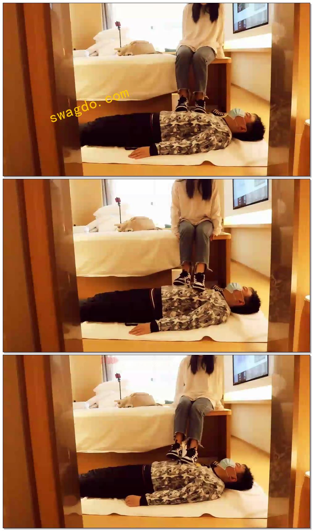 【00后小彤】小彤的人形脚垫【10分钟】