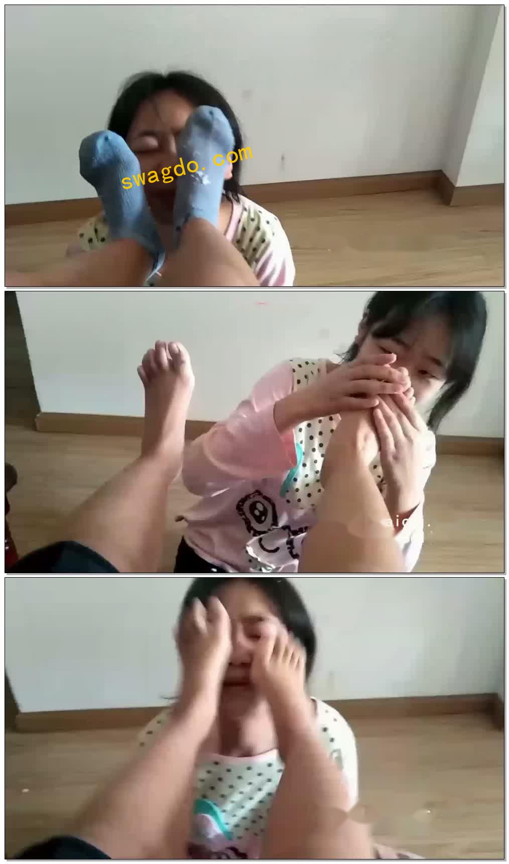 【00后校园】舔妹妹袜子脚吃鞋里踩碎的面包【11分钟】【标清】