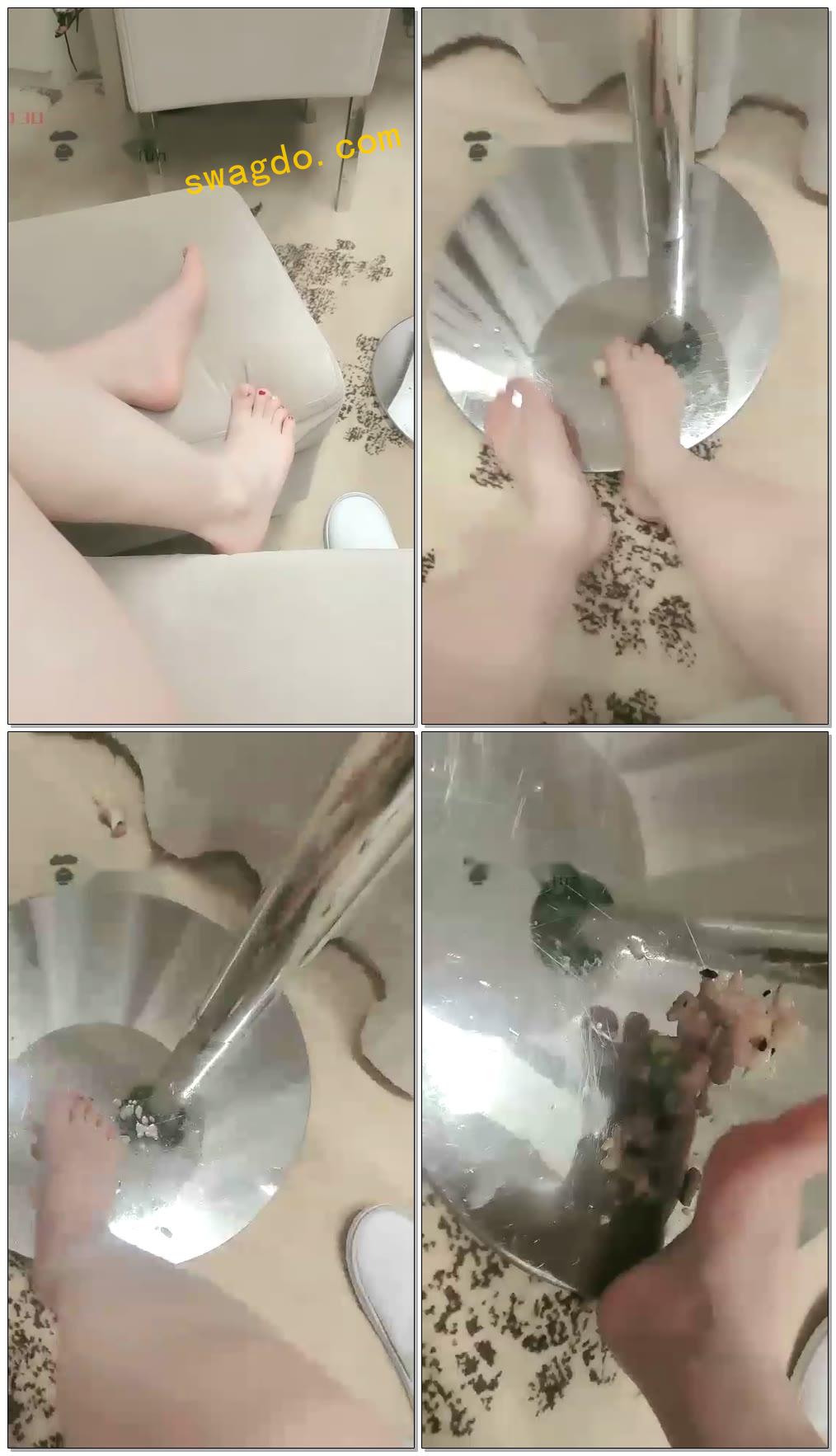 【极品月色】超美裸足踩水果，吃什么苹果？吃脚！【36分钟】【标清】