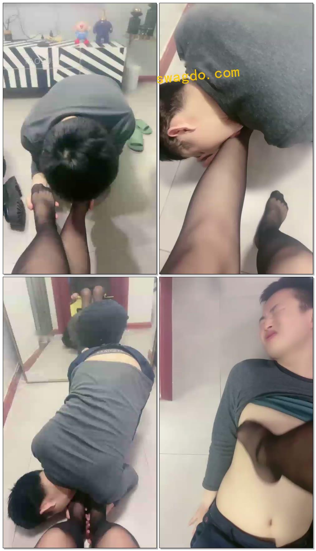 【黑兔sama】调教舔丝袜脚踩踏【23分钟】