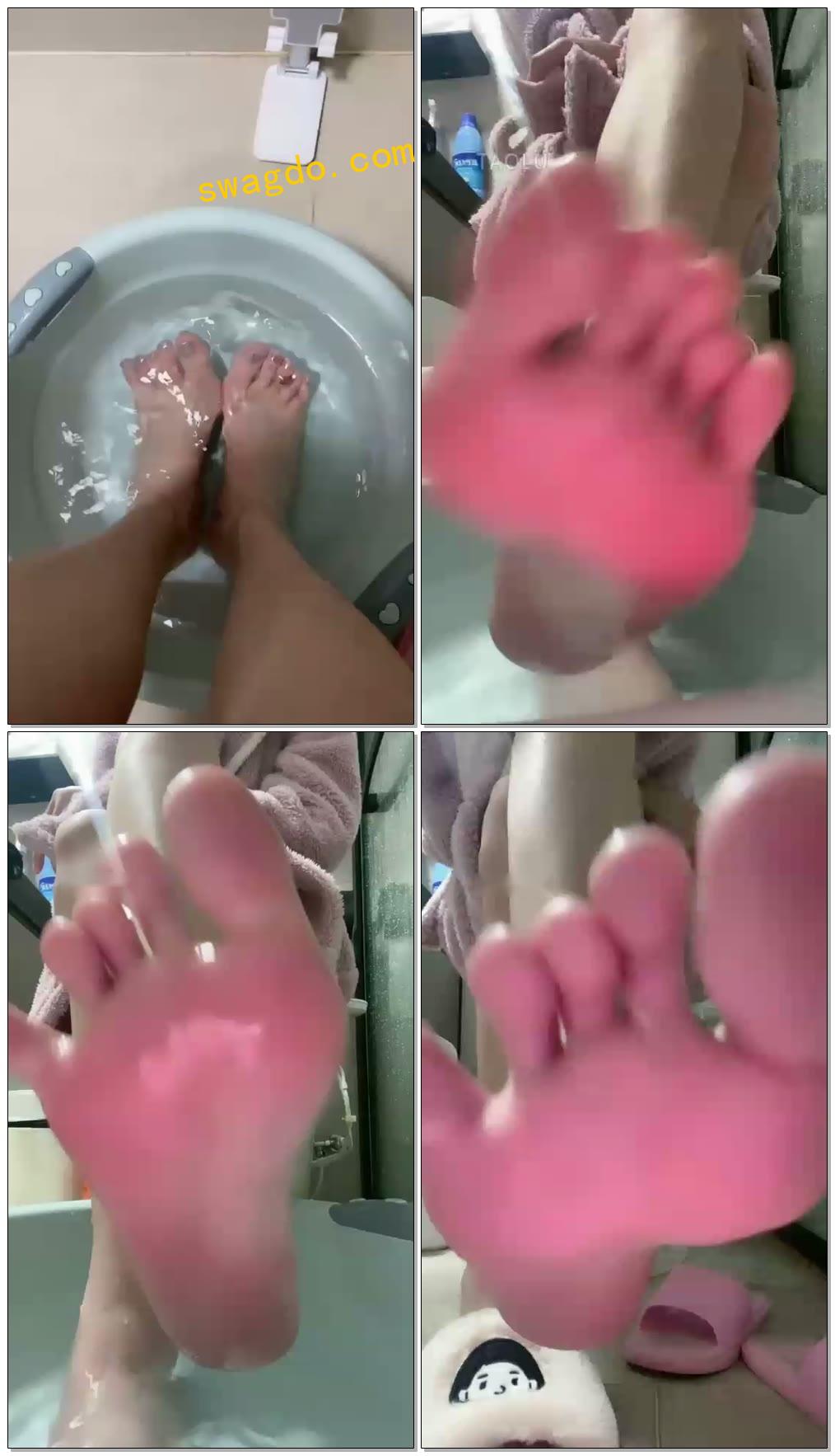 【草莓大大】伺候洗脚强迫贱狗喝洗脚水【26分钟】