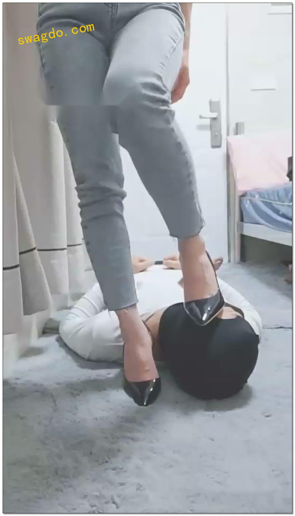 【灵竹s】调教小奶狗，踩踏，耳光【20分钟】