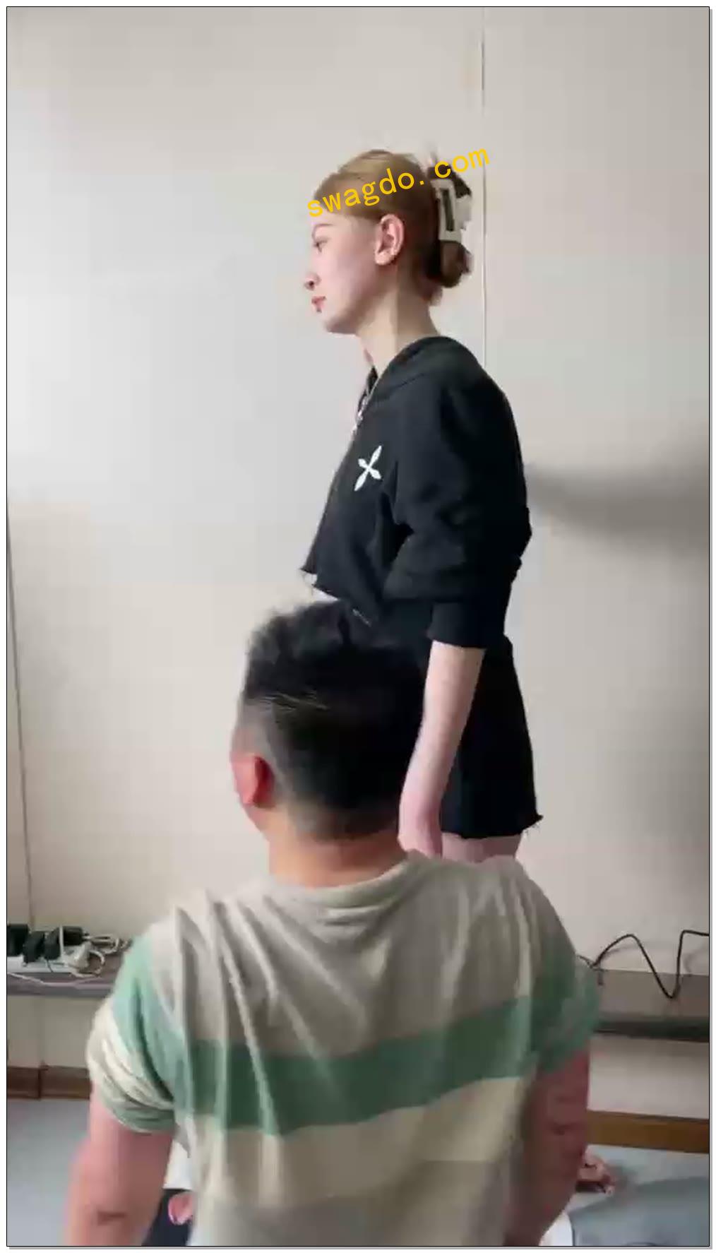 【二宝ss】175突破洁癖舔脚直接重度深喉，踩踏脏物喂食，97下藤条鞭打【70分钟】