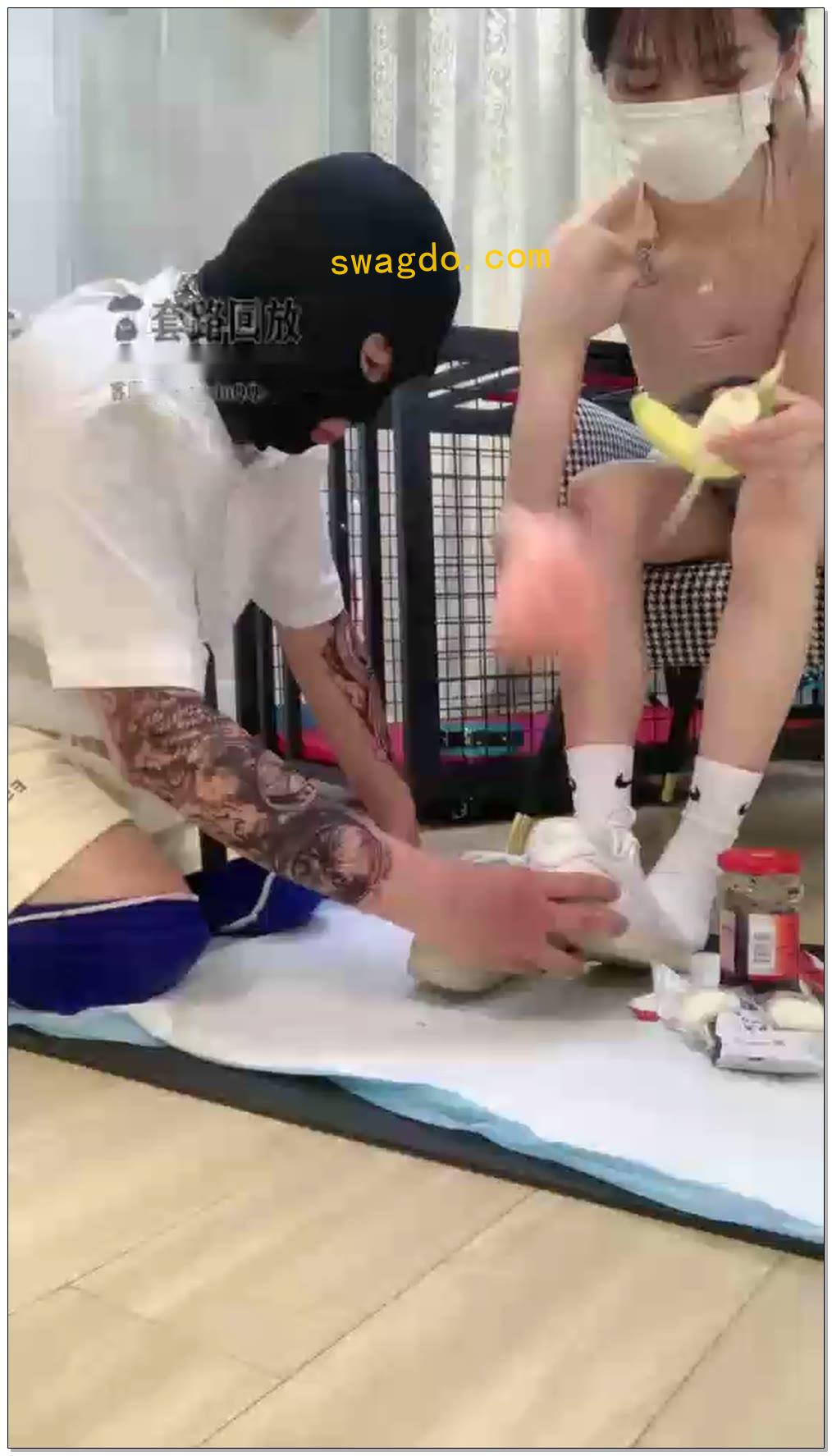 【暴力美学s】笼子禁固调教空军混合物喂食【77分钟】