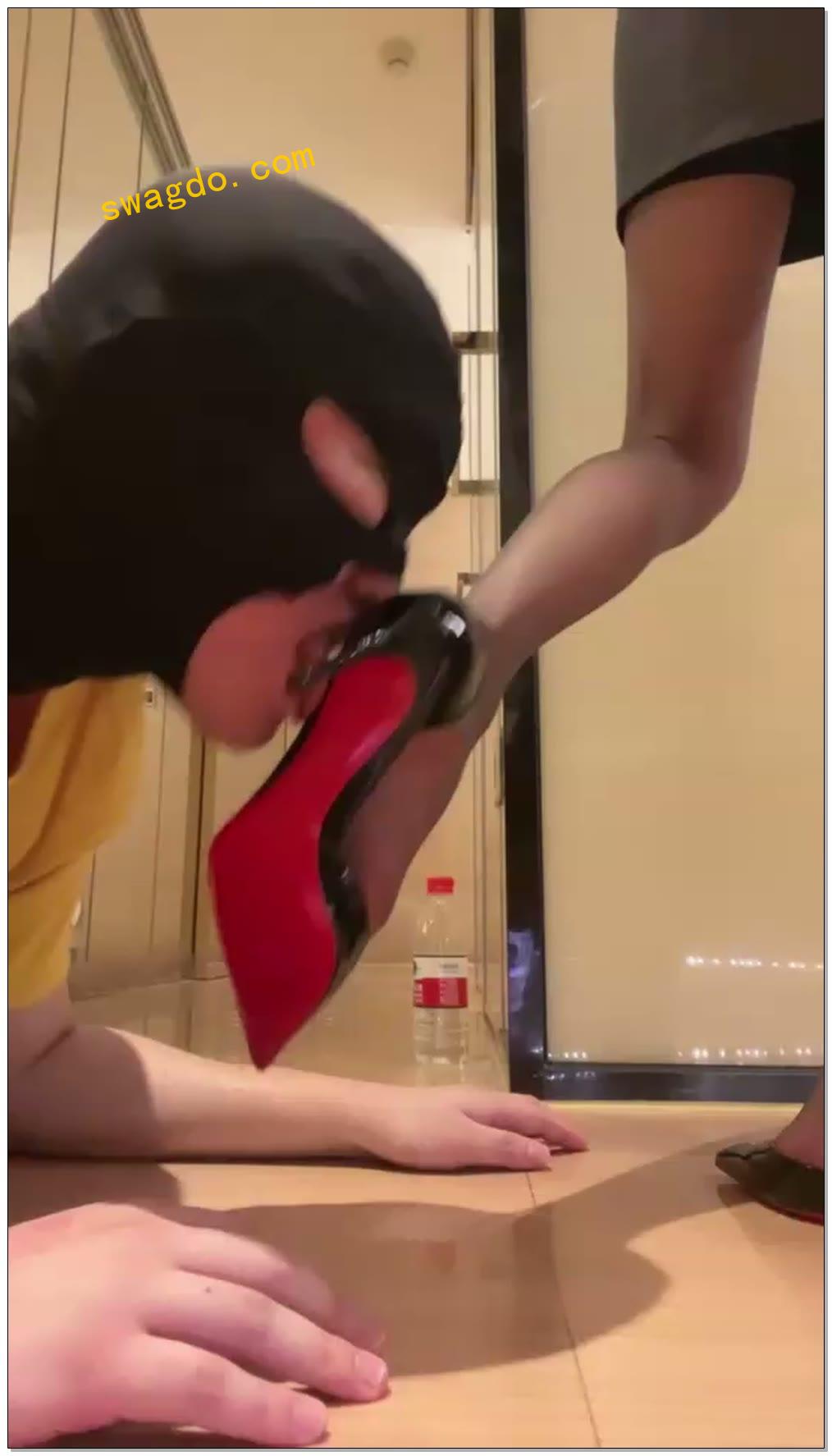 【对阿月心动吗s】高跟踩手暴力耳光命令狗自己扇耳光语言羞辱鞋拨子狠打手心打耳光口水【52分钟】