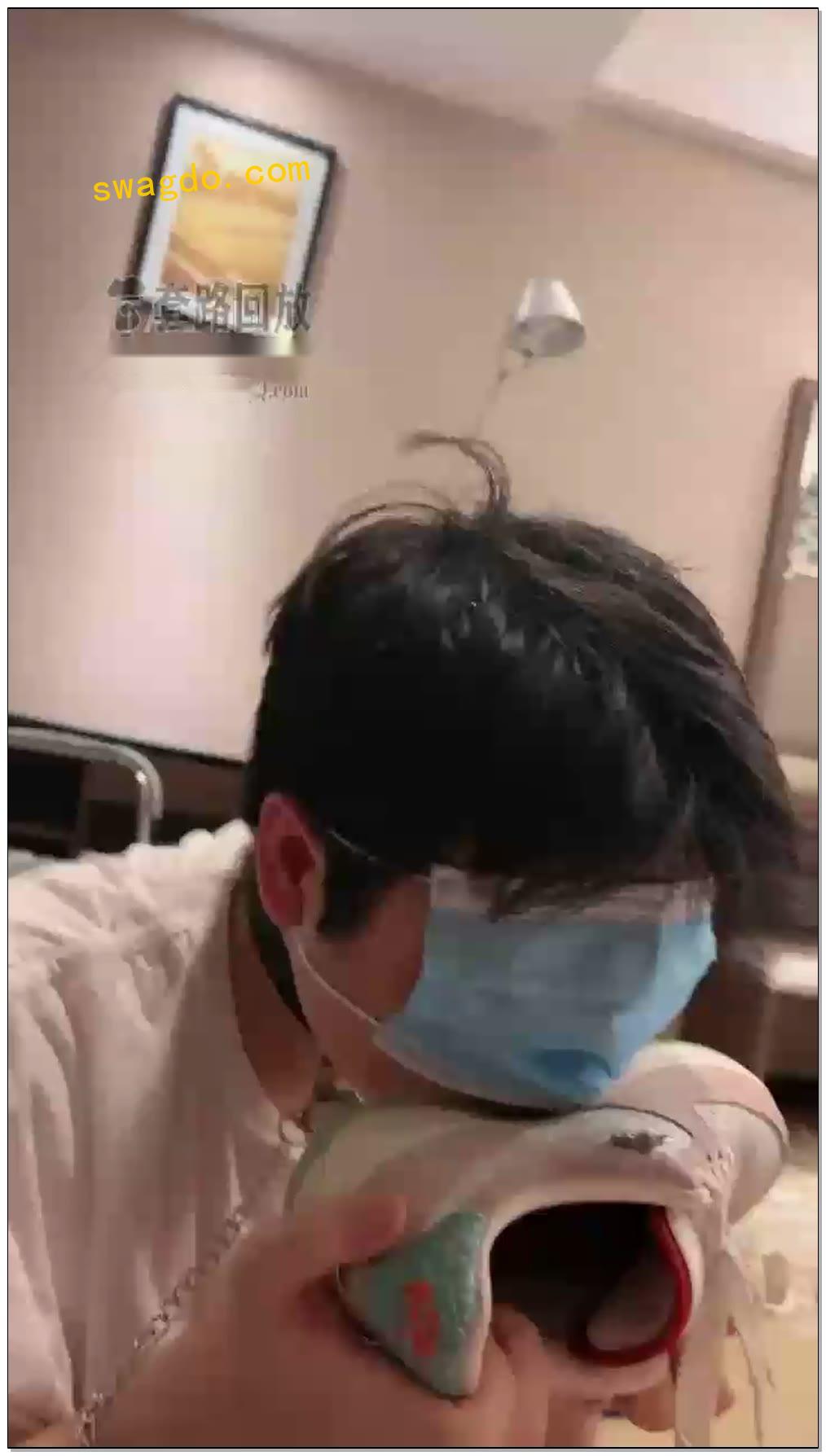 【橘子没熟s】暴力玩狗，全体重踩踏，清理鞋底【14分钟】