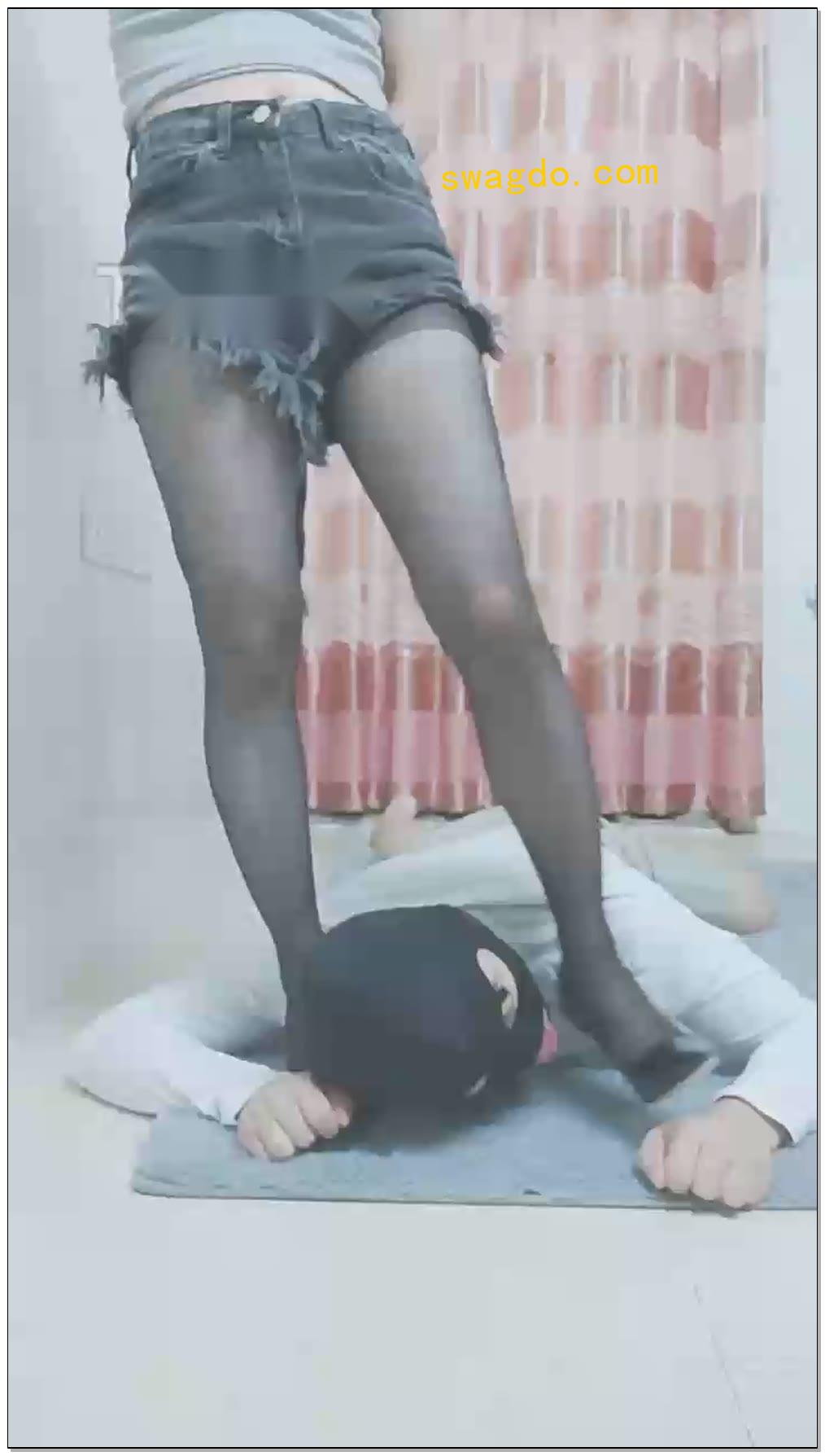 【灵竹女主】黑色系列专场踩头鞭打舔脚【24分钟】