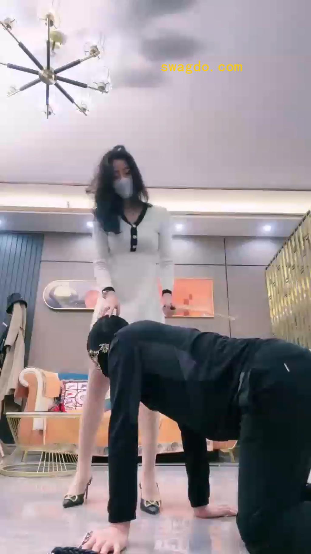 【禾未】积攒了半个月的原味丝袜让奴含进嘴里【38分钟】