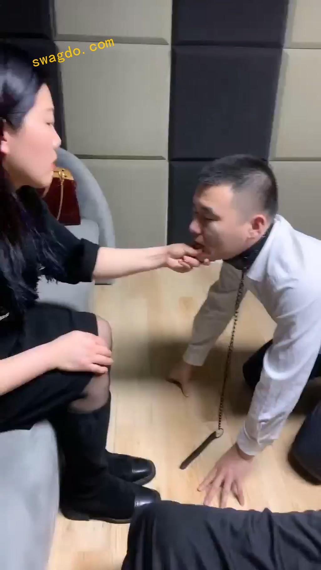 【coco大大】两个贱货轮流被调教【30分钟】