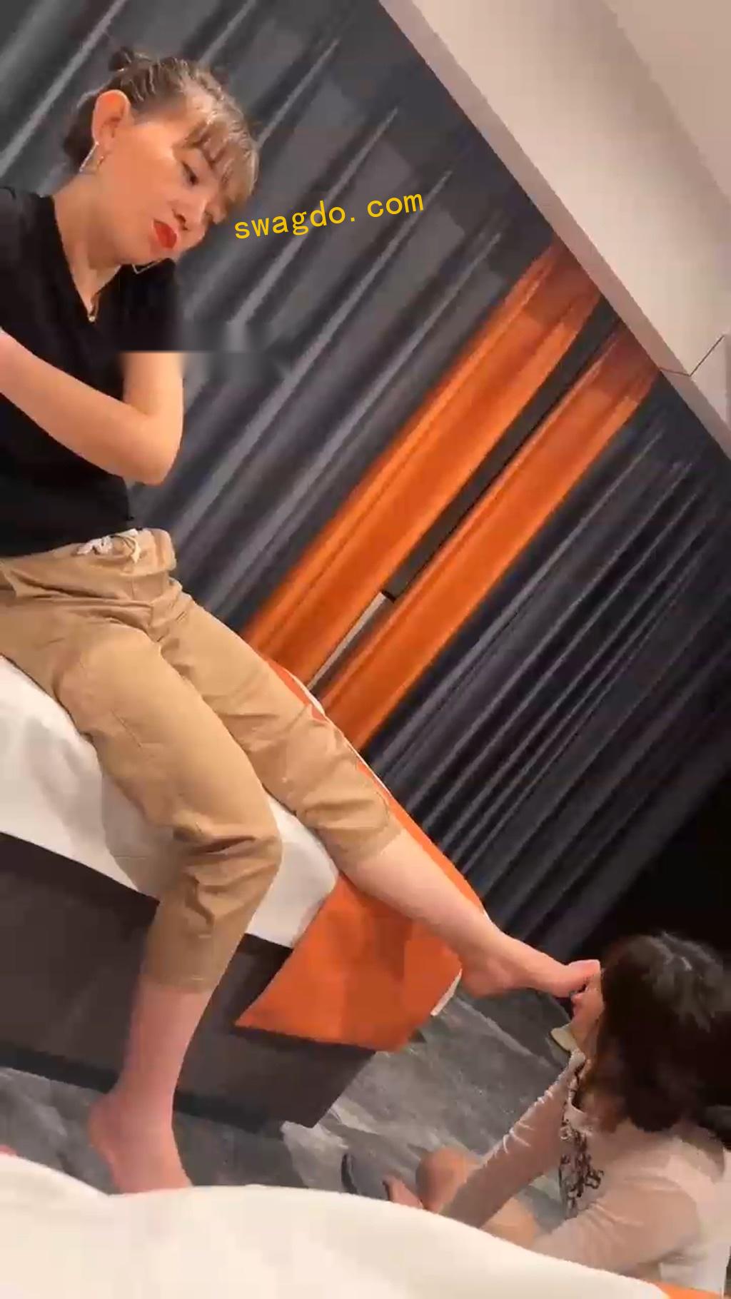 【橘子没熟】素人玩女奴强制圣水【35分钟】