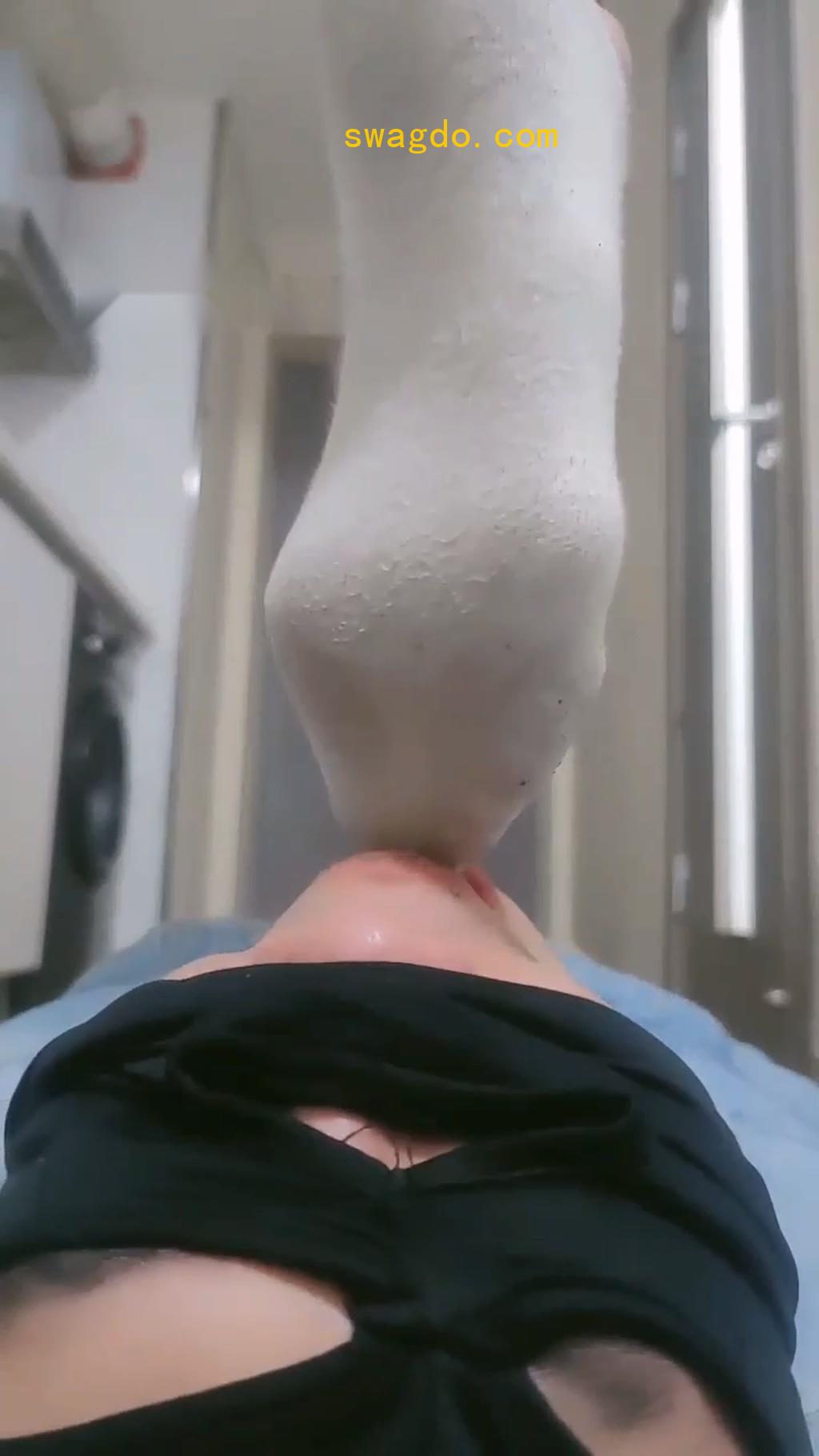 【美娜格格】强制闻汗脚毛巾嘟嘴【42分钟】