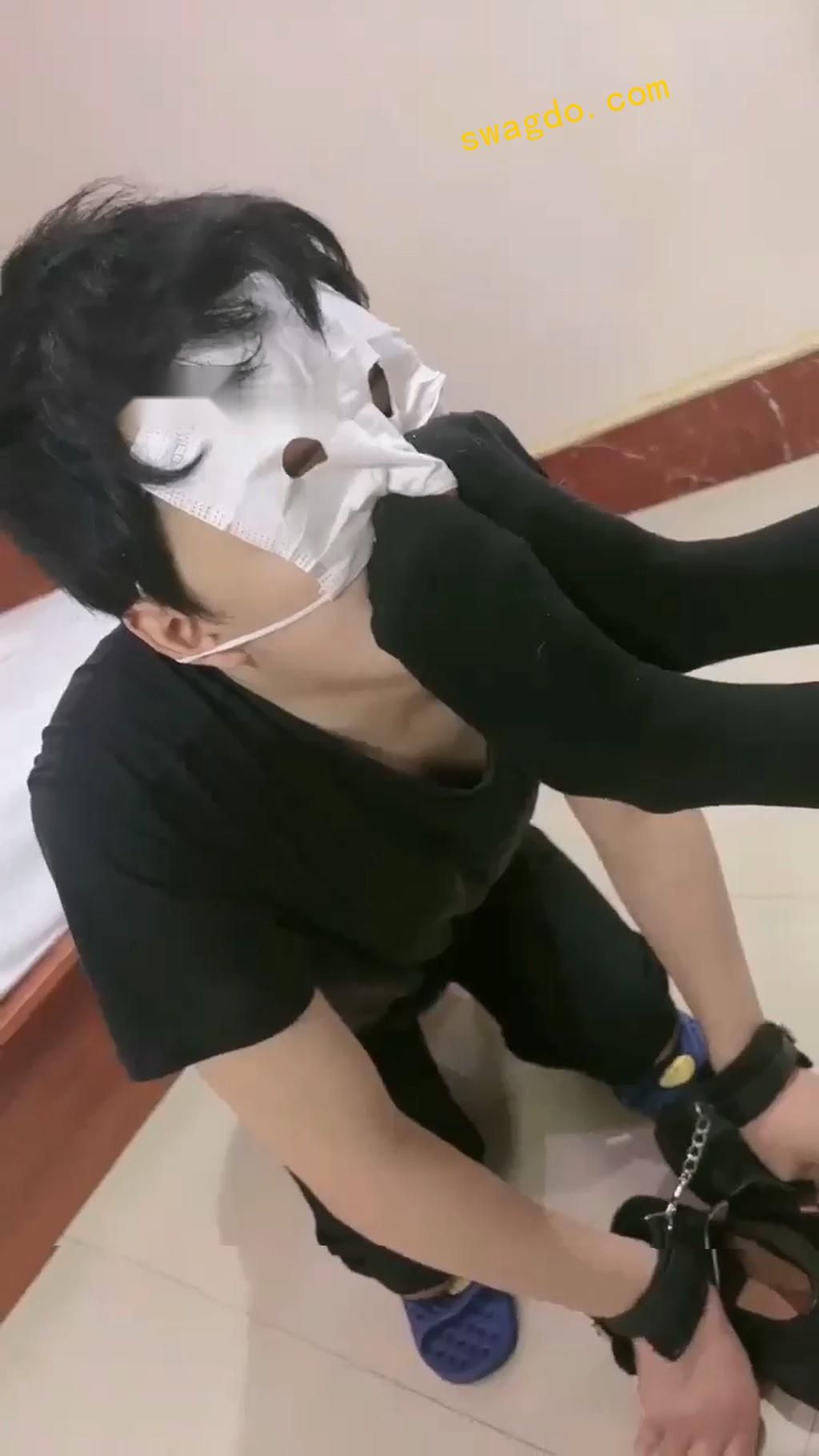 【香芋朱朱】和姐妹一起开发脚奴【37分钟】