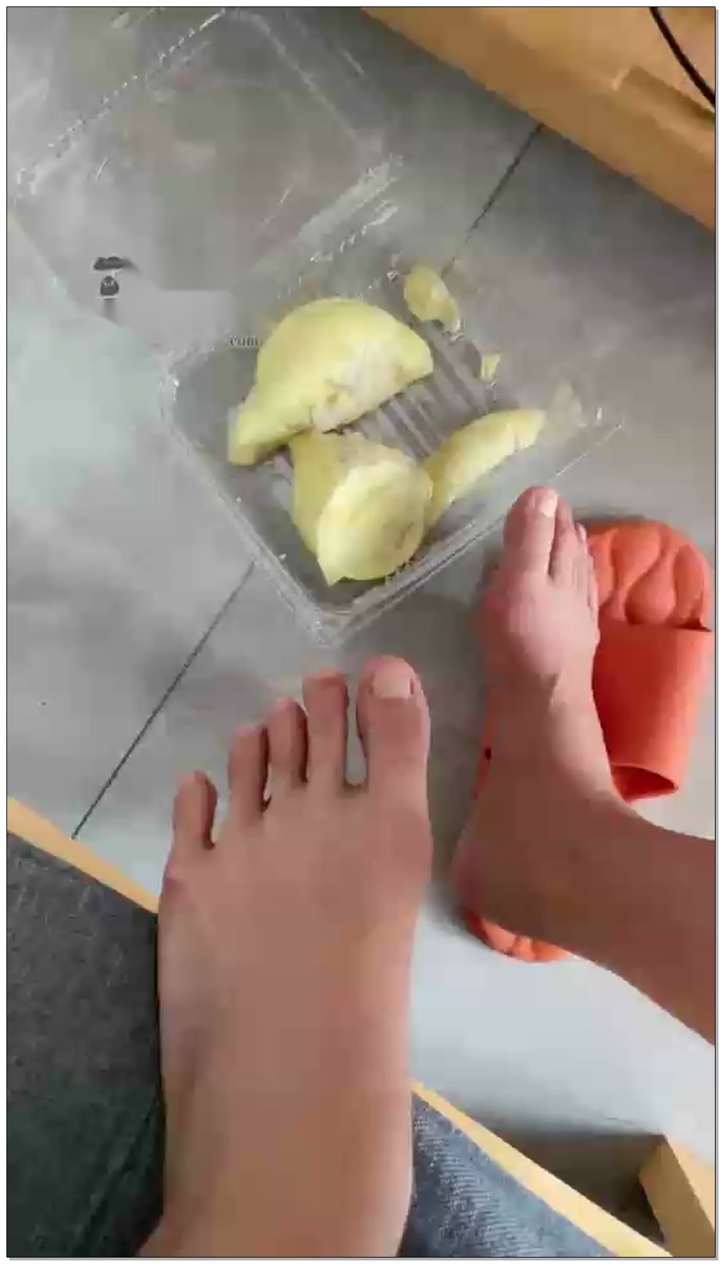 【桃子大大】第一视角主人用脚喂你吃榴莲【18分钟】