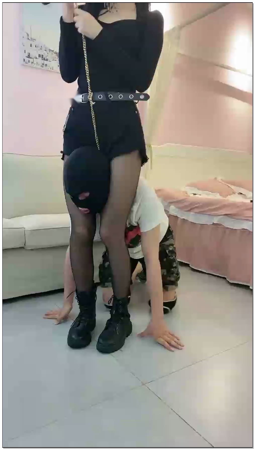 【轩宁s】家奴的一天,马丁靴踩踏骑行钻胯【49分钟】