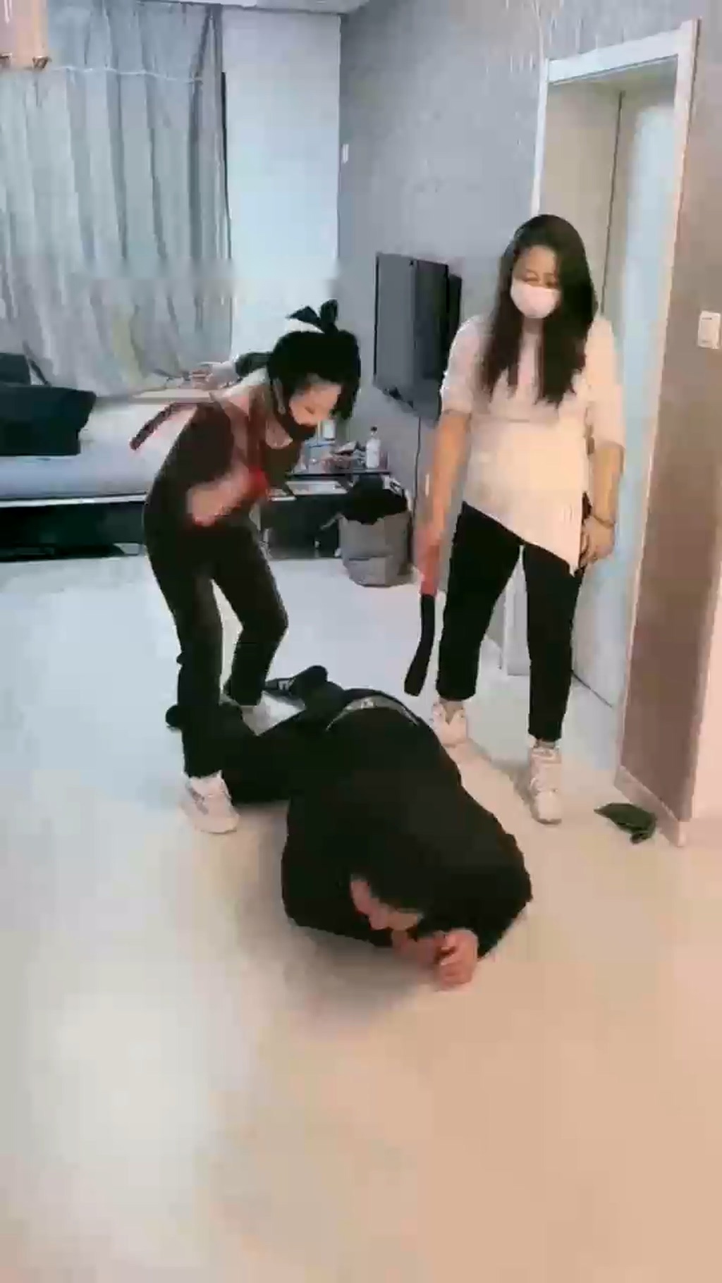 【蒂娜】短剧暴力系列【33分钟】