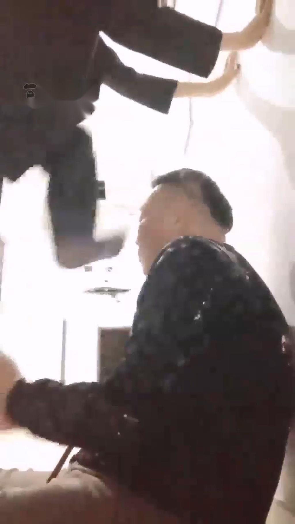 【丫丫】剧情楼道里惩罚变态男【74分钟】