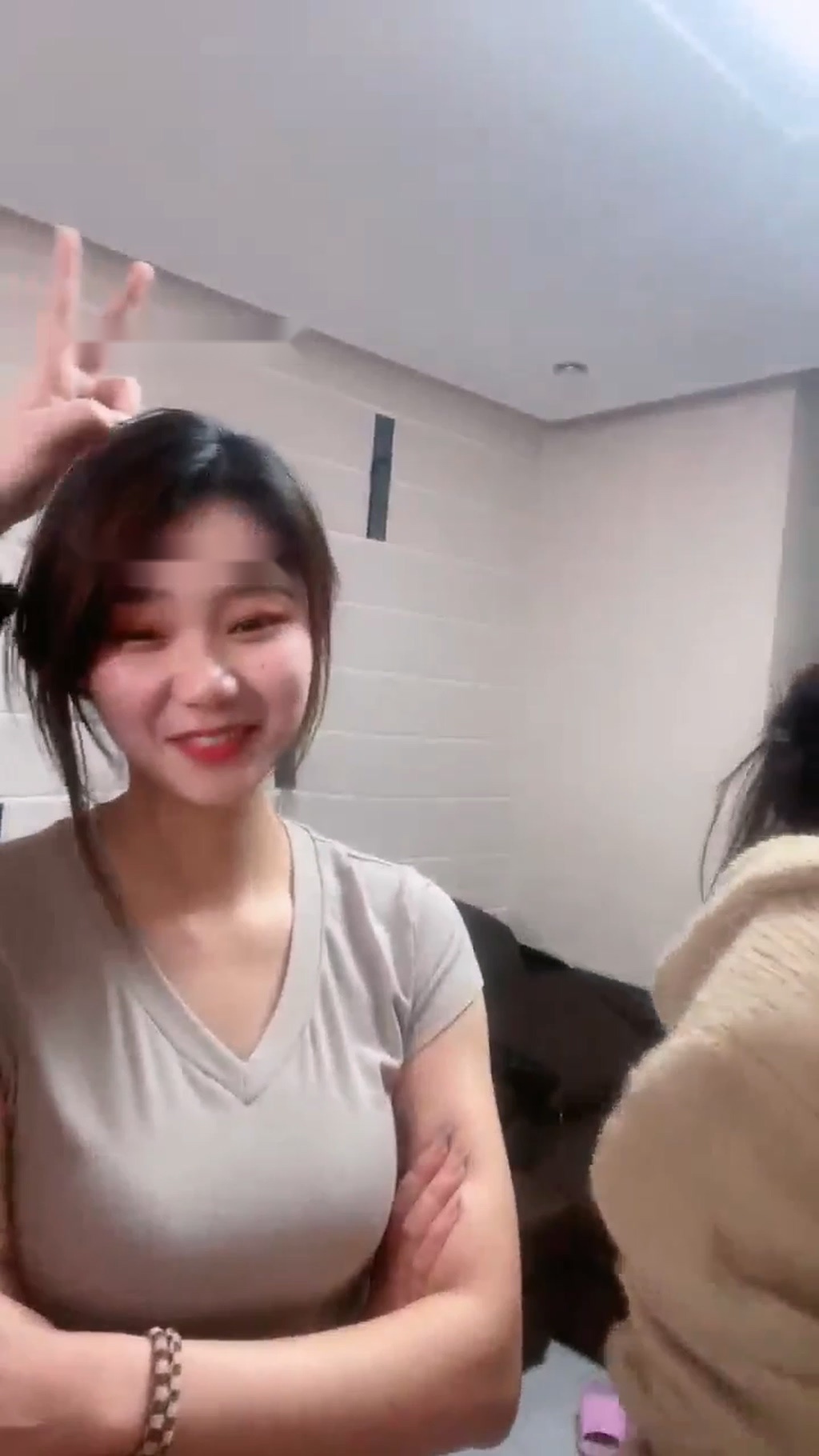 【银儿】调教全程狠踹恐怖篇【53分钟】