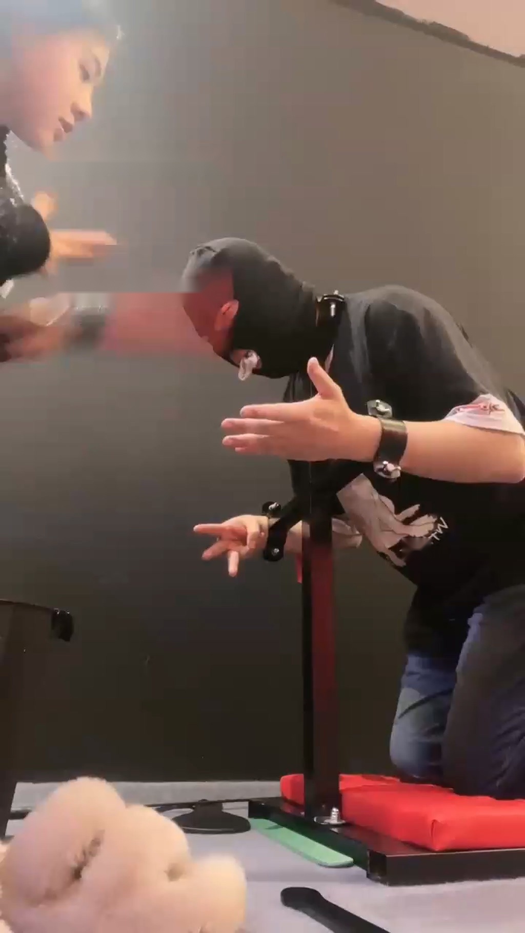 【初见】调教禁锢脚奴深喉【67分钟】