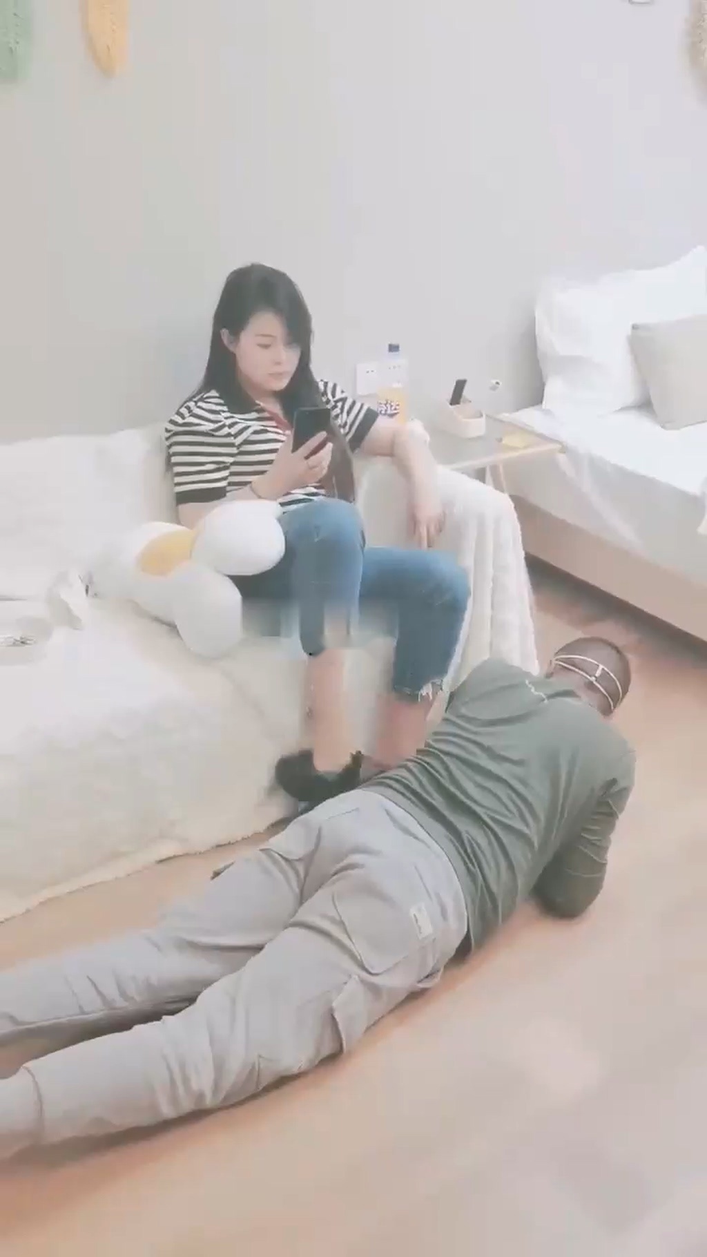 【小欣】女主人虐一个脚下的废物【58分钟】