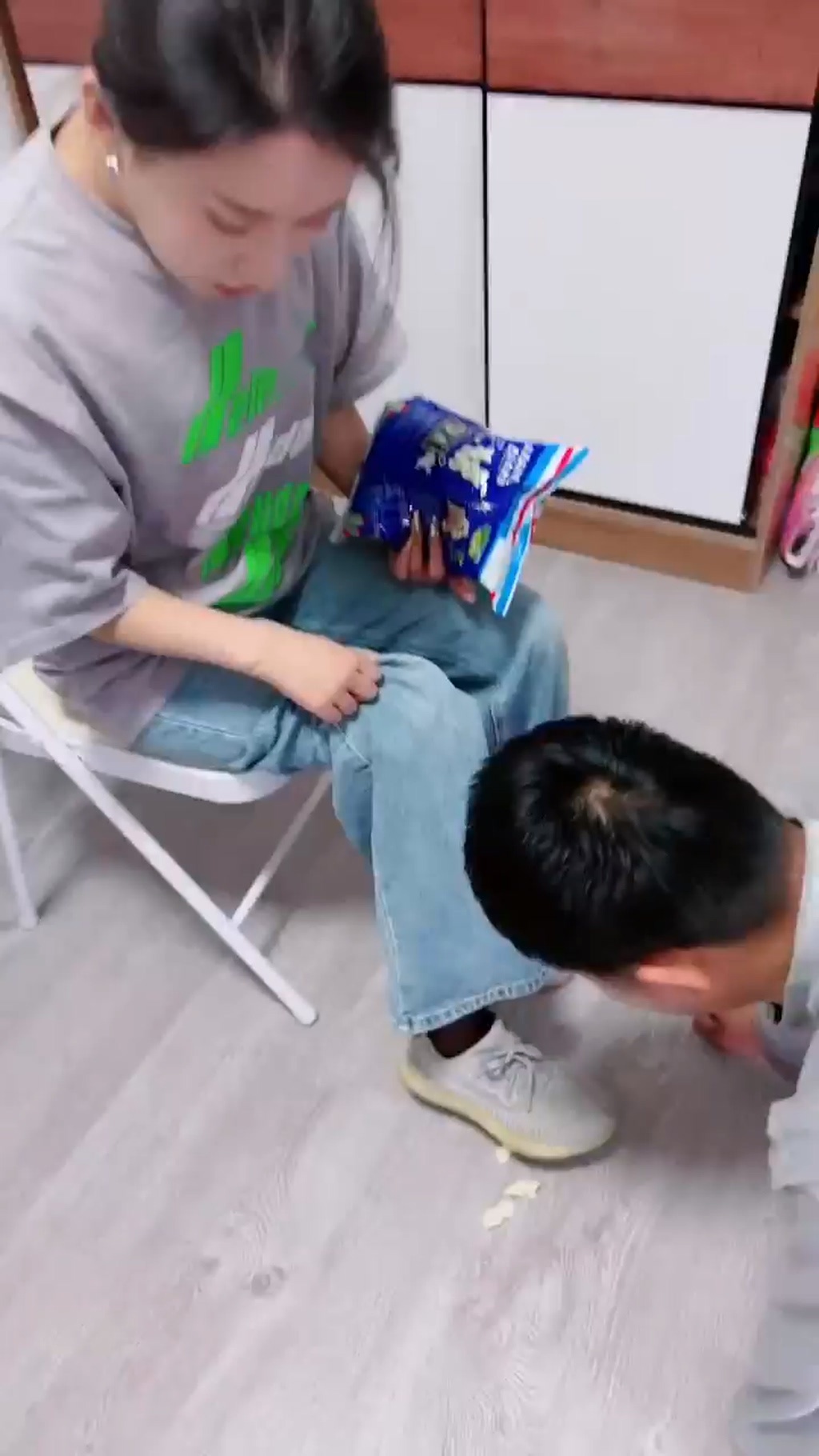 【潘妮】背着订婚的女朋友来给主人舔脚【52分钟】