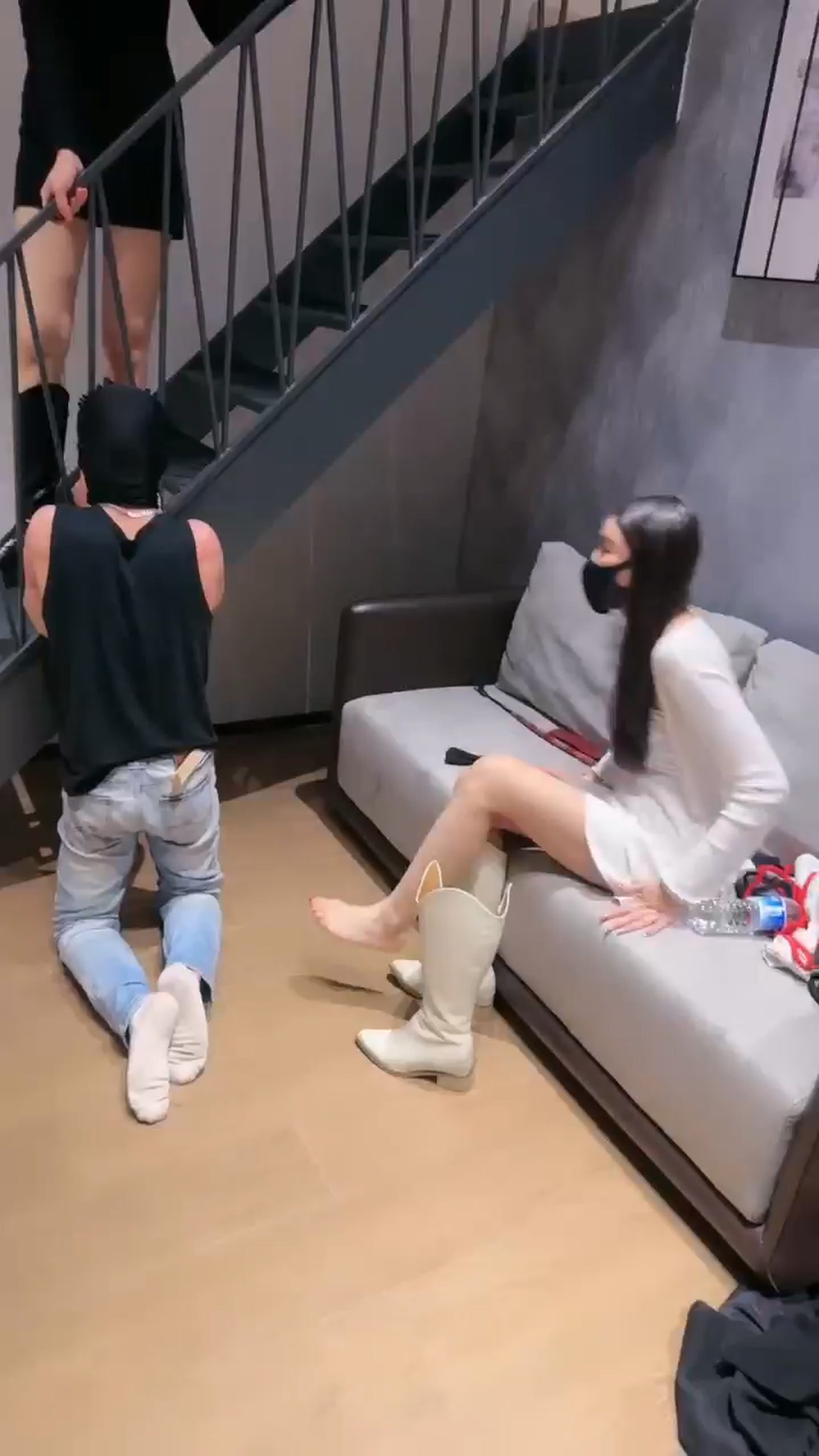 【艾莉】黑白双煞的调教【64分钟】