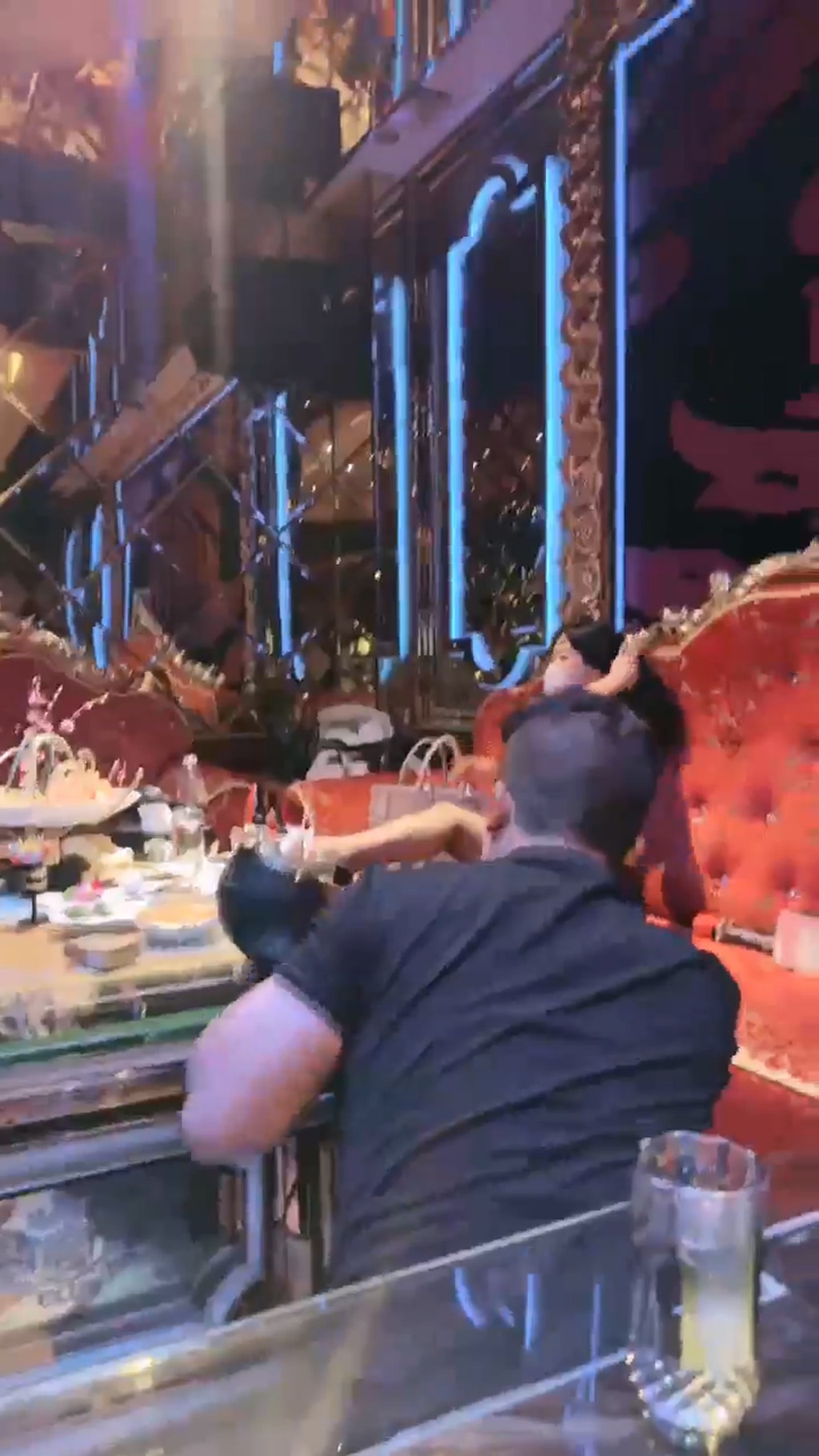 【禾未】被两个美女羞辱调教【20分钟】